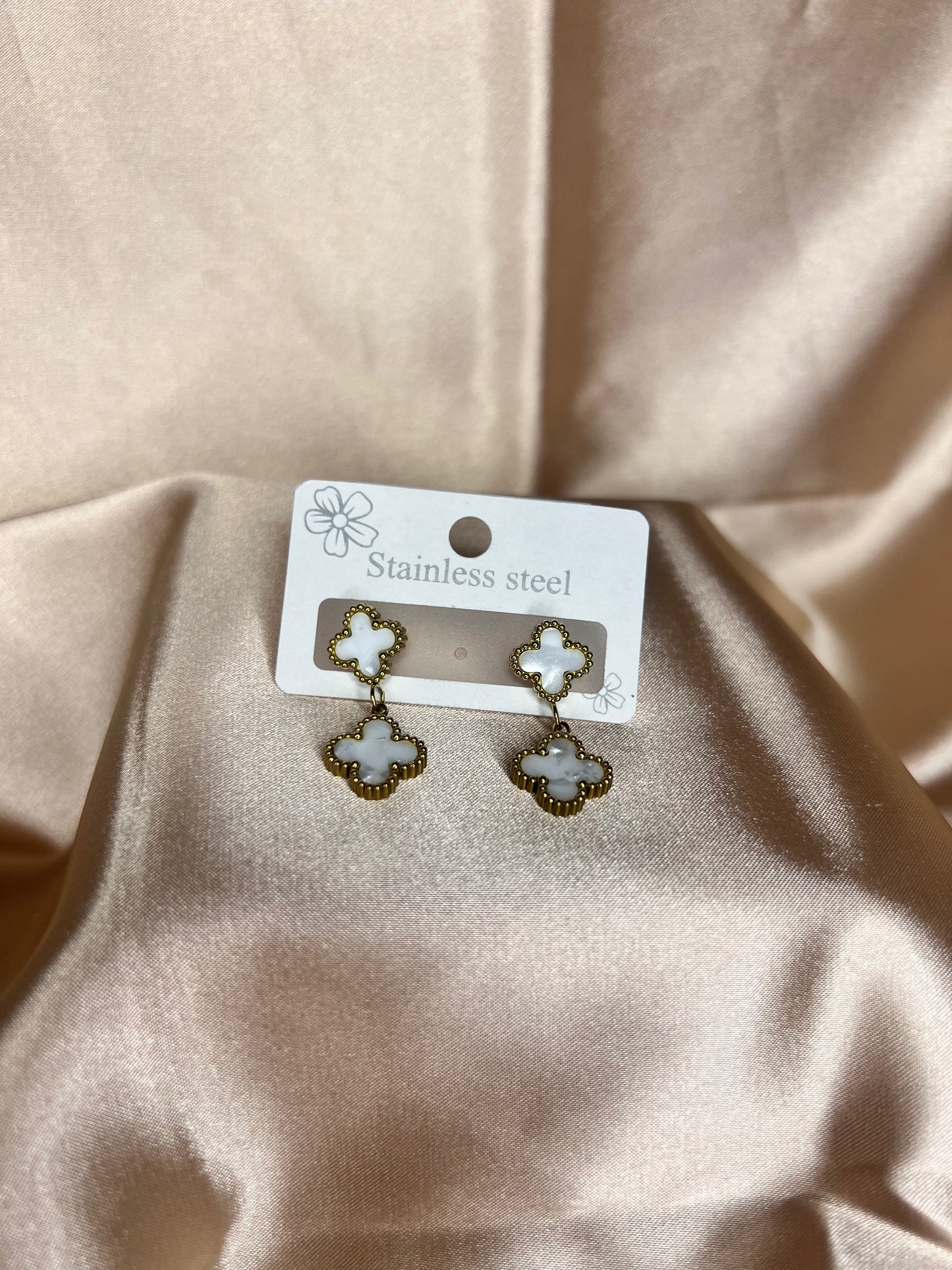 Arina Earrings white Gold