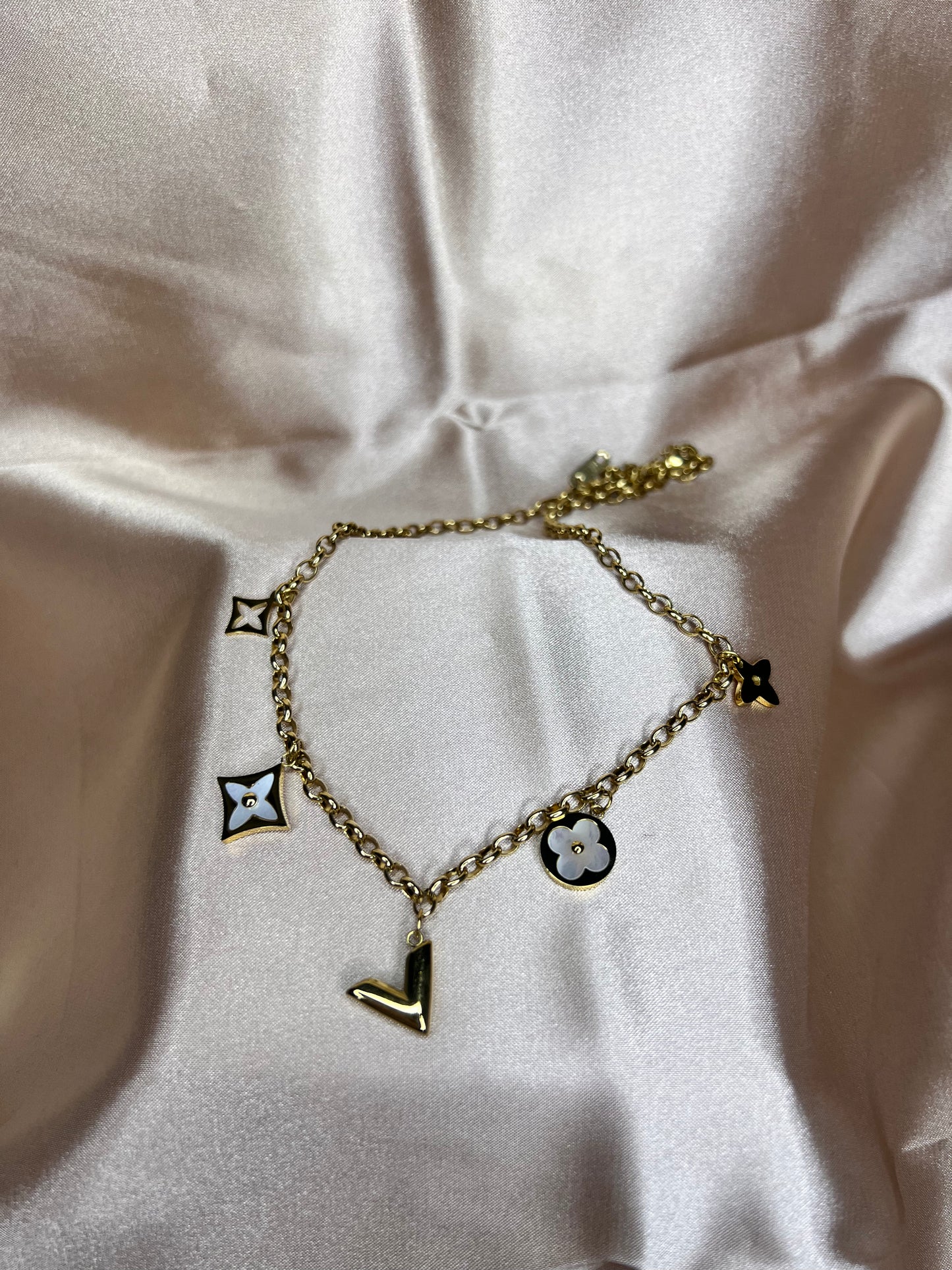Lolaf Necklace