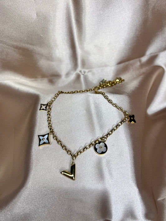 Lolaf Necklace